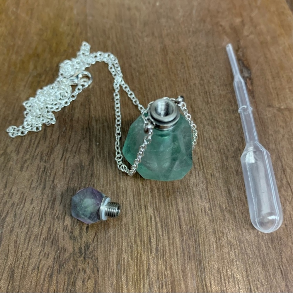 Silver and Green Crystal Pendant Necklace for Essentials Oils